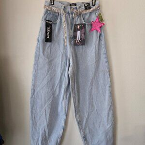 Simple Society High Rise Balloon Jeans NEW NWT & Bling Belt - light wash